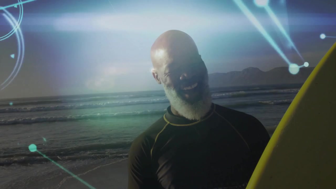 Surfista che tiene la tavola sulla riva mentre appare una sovrapposizione di rete, avvolgendolo per mostrare la connettività tecnologica.