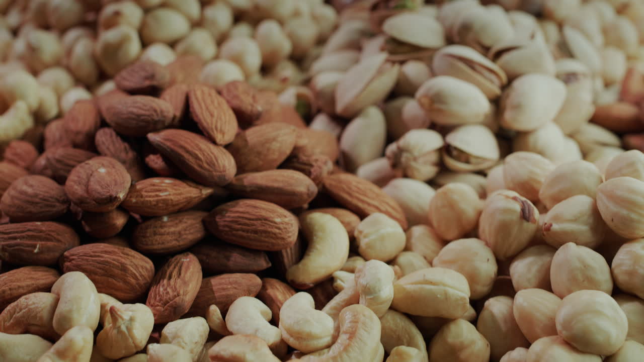 Manciate di frutta secca pronta al consumo di diverse varietà 1