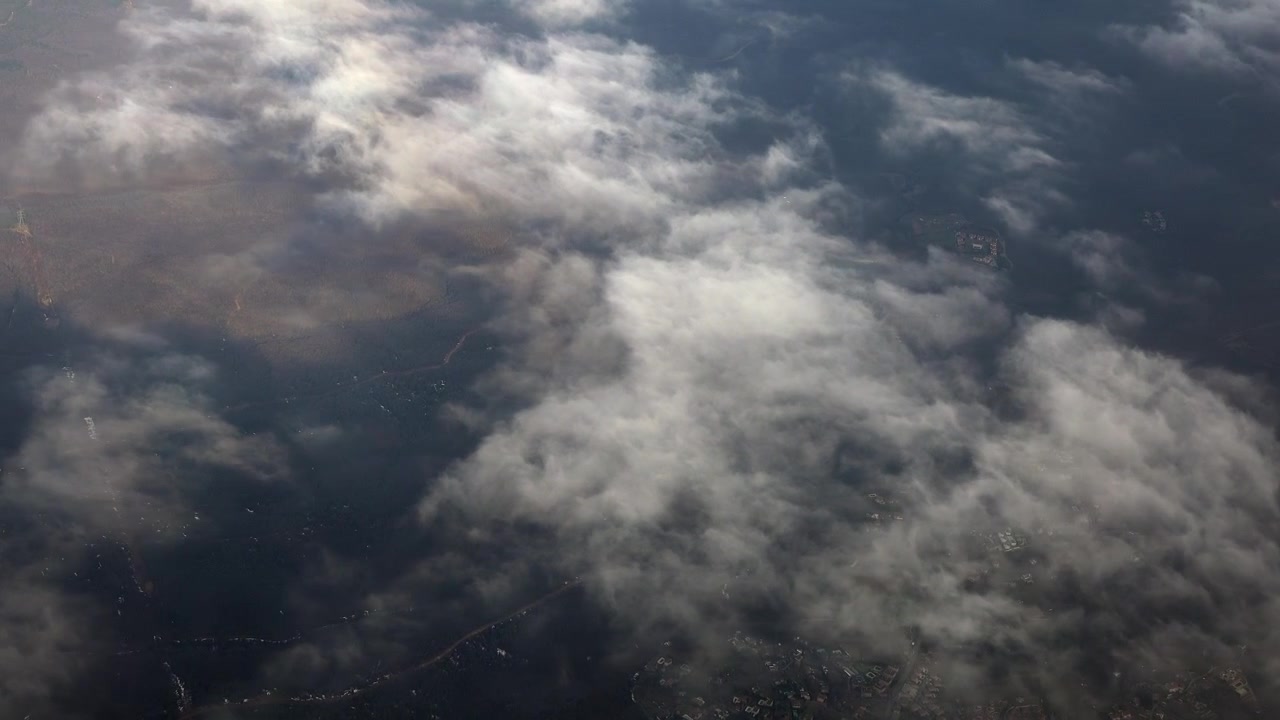 Vista aerea di nuvole su un paesaggio