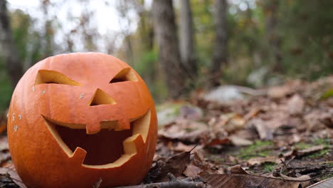 Halloween-scary-spooky-pumpkin-glowing-in-the-autumn-forest