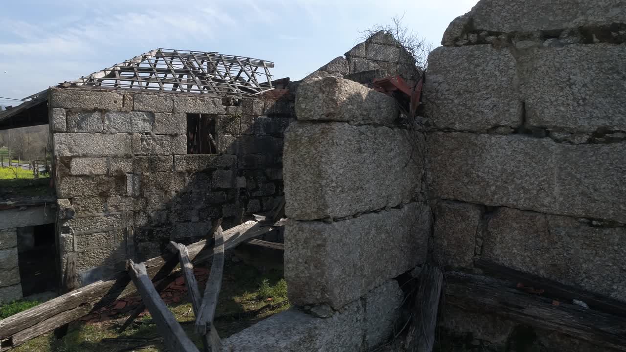 vista aérea de las casas destruidas