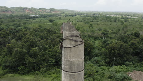 Los-Canos-Puerto-Rico,-Ist-Ein-Ort,-An-Dem-Nichts-Passiert-Und-Die-Größte-Attraktion-Ist-Eine-Alte-Verfallene-Fabrik,-Die-Jetzt-Vor-Sich-Hin-Rostet