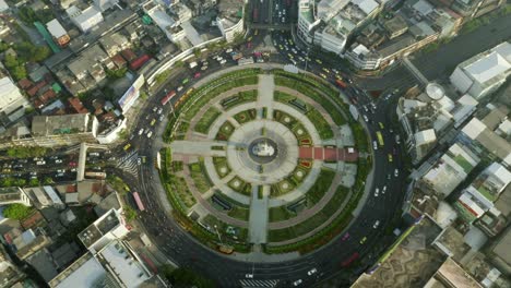 aerial view of wongwian yai roundabout