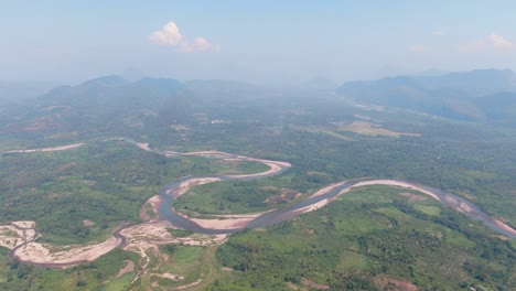 Captivating-4k-aerial-panoramic-video-with-the-Huallaga-river-in-the-Amazon-tropical-rain-forest-area-of-Tingo-Maria,-Peru