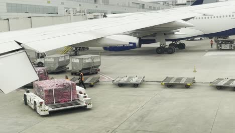 airport ground operations: baggage loading at the gate