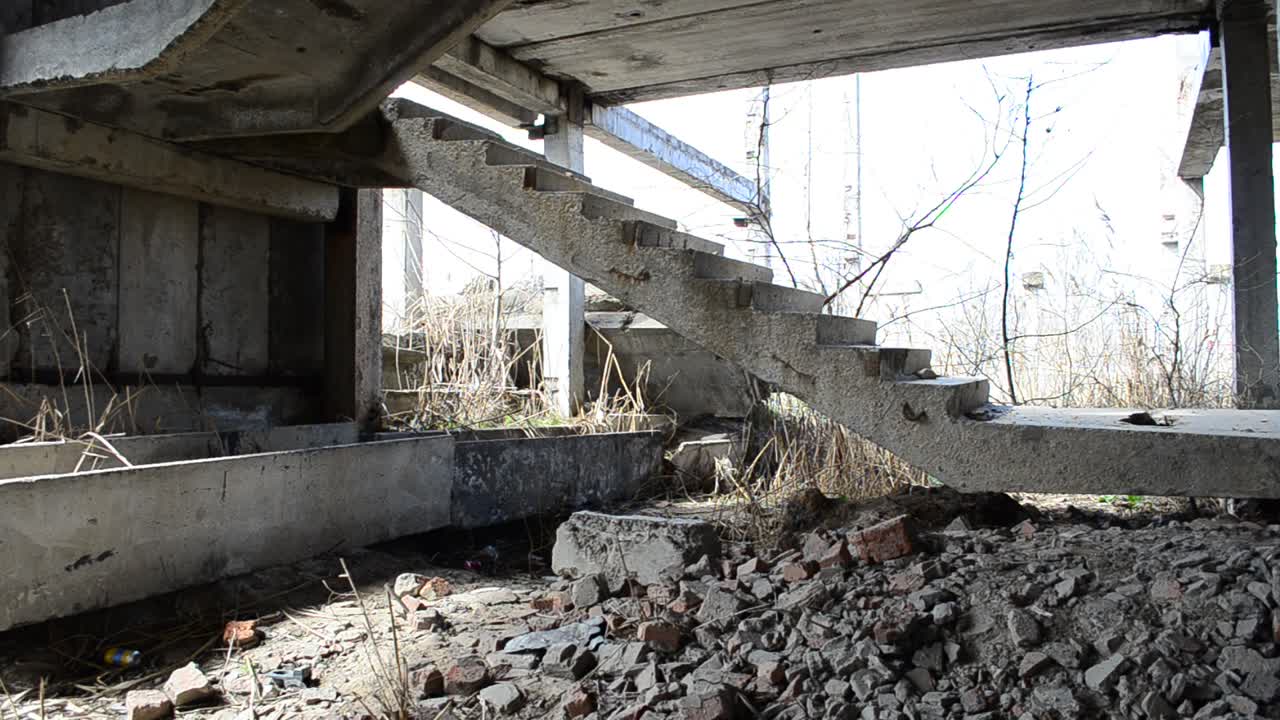 Planta sin terminar. La construcción abandonada.