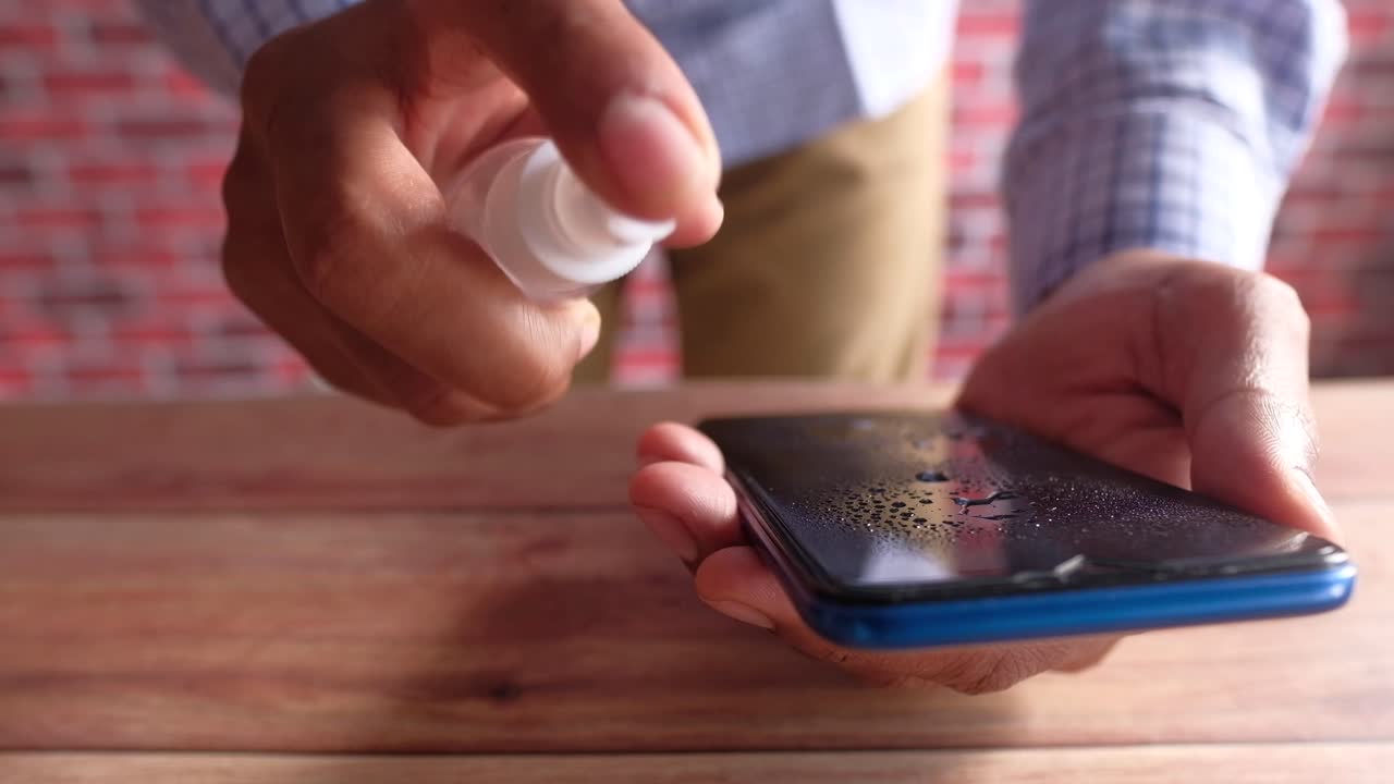 limpieza y desinfección de su teléfono inteligente