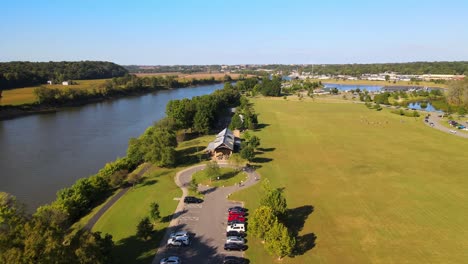 Paso-Elevado-De-Juegos-En-Liberty-Park-En-Clarksville,-Tennessee