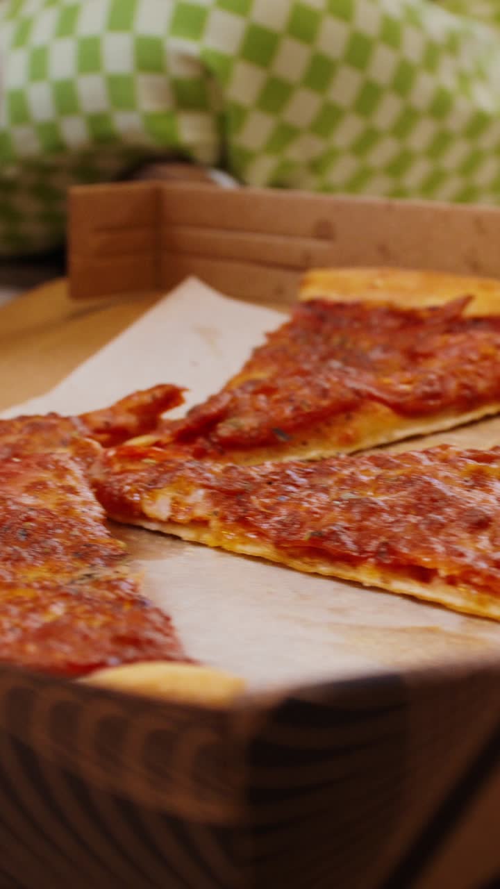 Mangiare Pizza