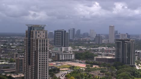 Edificios-De-Vista-Aérea-Y-Paisaje-Circundante-En-Houston,-Texas