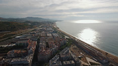 vista aérea de los puntos de referencia con edificios de la playa del mar barcelona españa