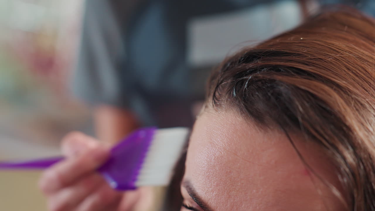 stylist application for natural hair, creating seamless hair transition using professional tools, utilizing specific styling and lighting techniques for authentic and smooth hair transition