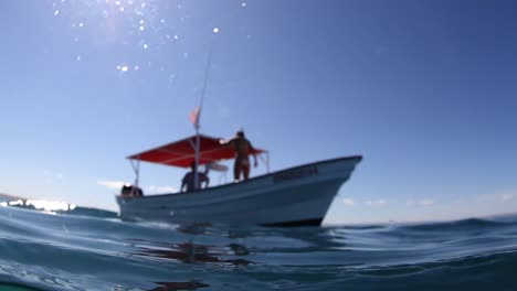 barco desde el agua0