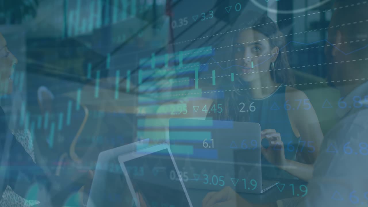 Animazione dell'elaborazione di dati finanziari e statistiche su persone in ambito aziendale