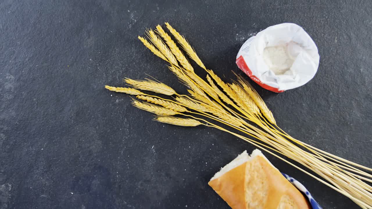 Baguette, chicchi di grano e farina