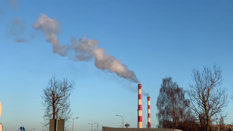 Chimenea-De-La-Central-Eléctrica-Que-Contamina-El-Aire