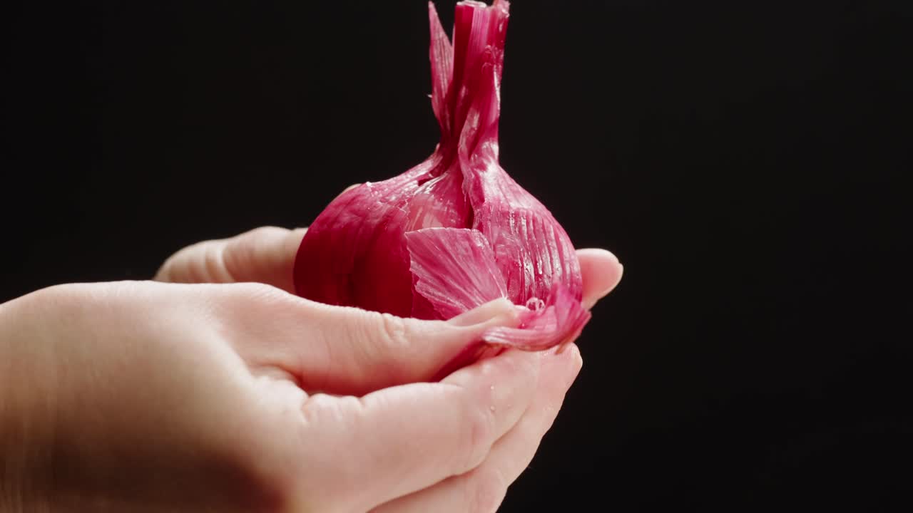 ajo entero fermentado, verduras encurtidas fermentadas. imágenes de alta calidad en 4k