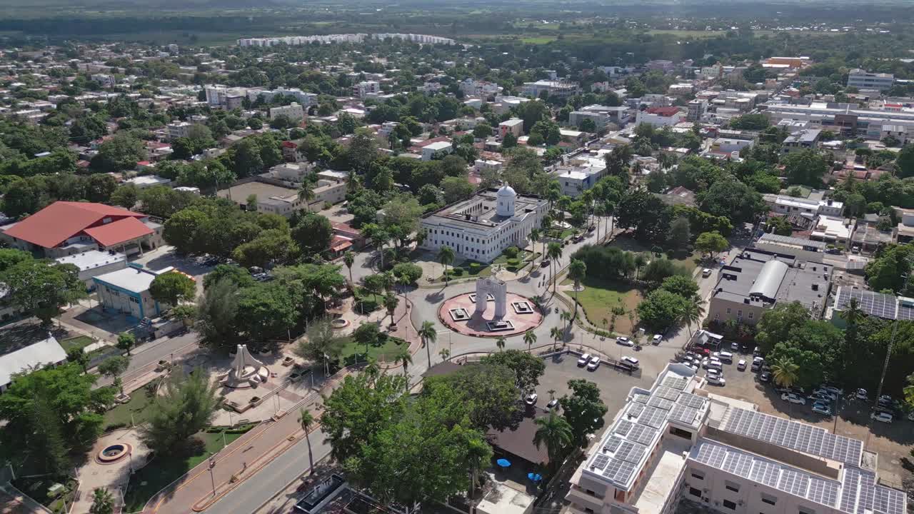 도미니카 공화국 의 도시 풍경 과 함께 산 후안 데 라 마구아나 에 있는 승리 의 아크
