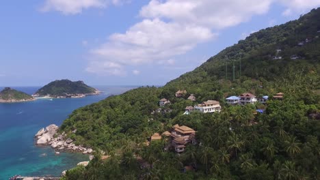vista de un avión no tripulado de la costa de una isla tailandesa