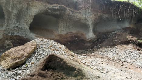 primer plano panorámico de la estructura de la pared de roca - patrón de superficie roca de sedimentación decorativa - estructura de roca