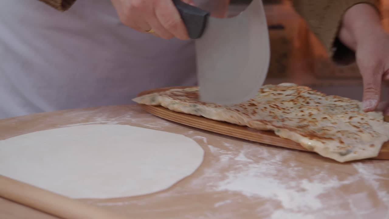приготовление традиционного плоского хлеба