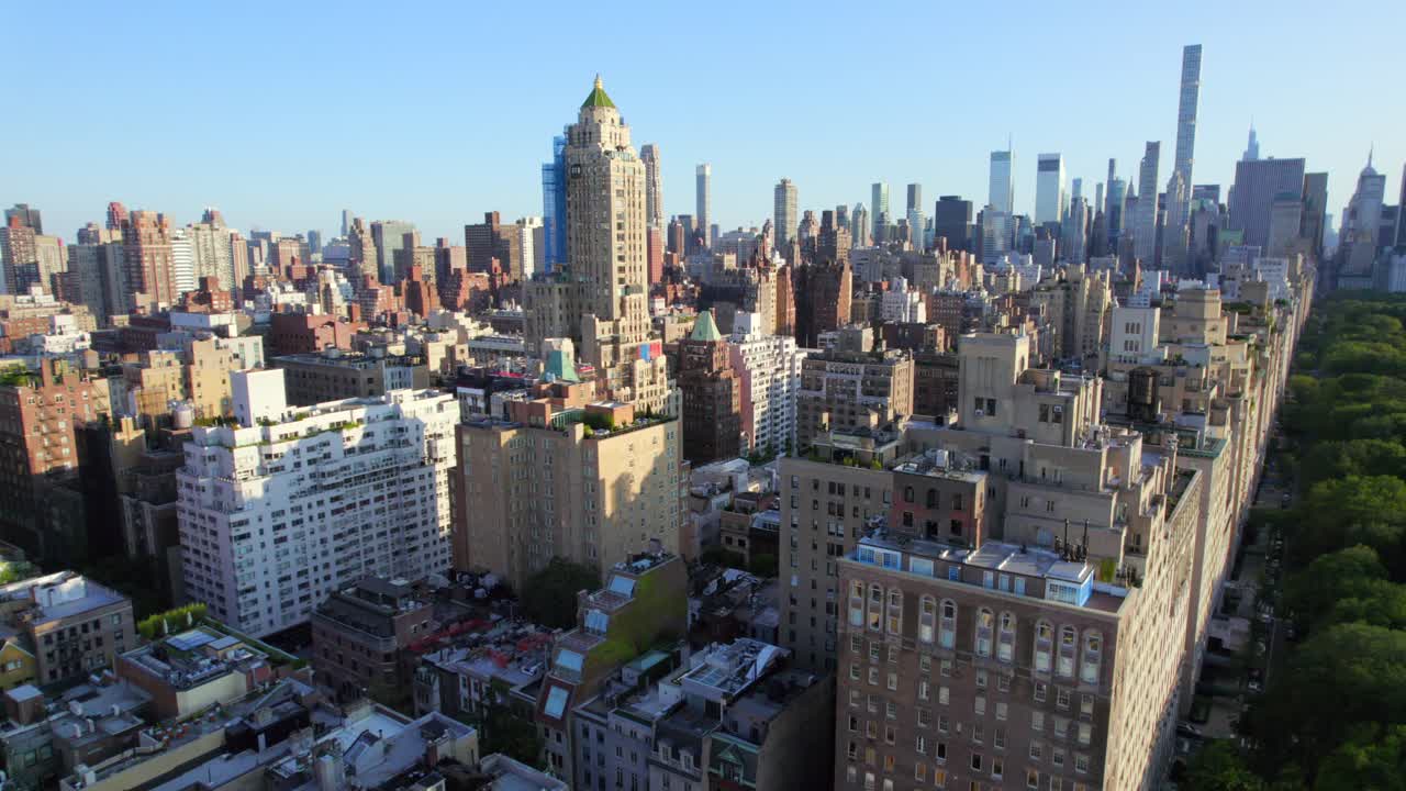 Settembre 2021 - Ripresa aerea in 4K di Manhattan da Central Park, NYC, USA.