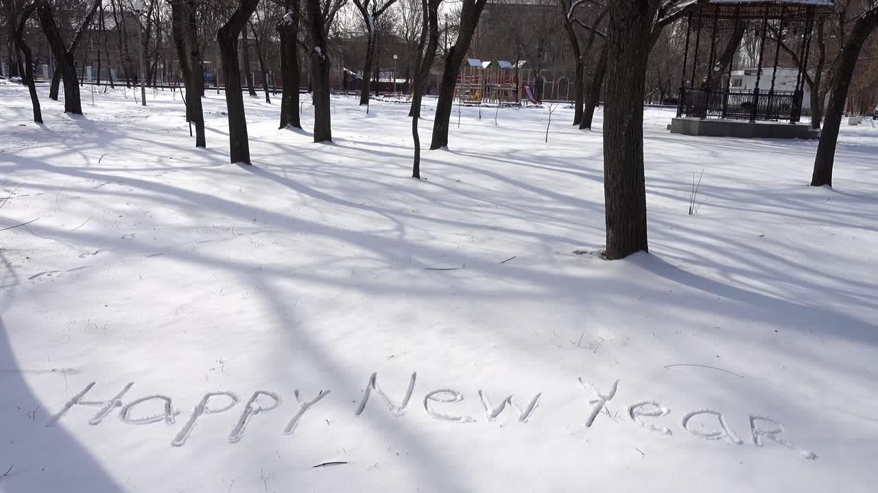 Iscrizione di buon anno sulla neve
