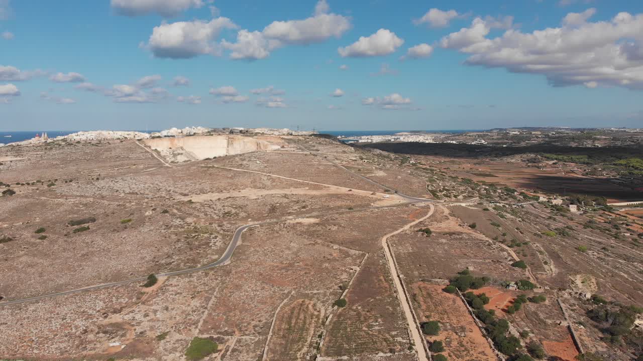 ghajn znuber 타워 근처 몰타 북부의 공중 드론 비디오