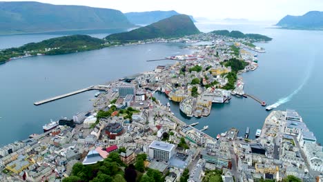 Luftaufnahmen-Der-Stadt-Alesund,-Norwegen