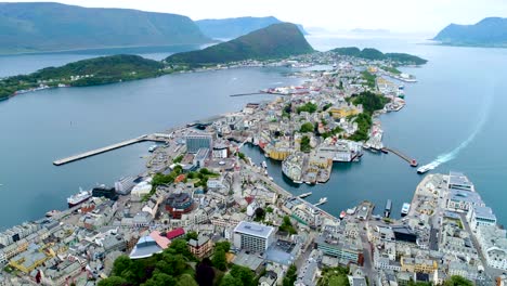 fotografía aérea de la ciudad de alesund, noruega