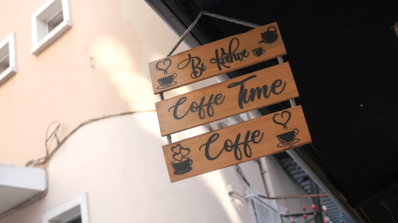 Caféskilt i træ