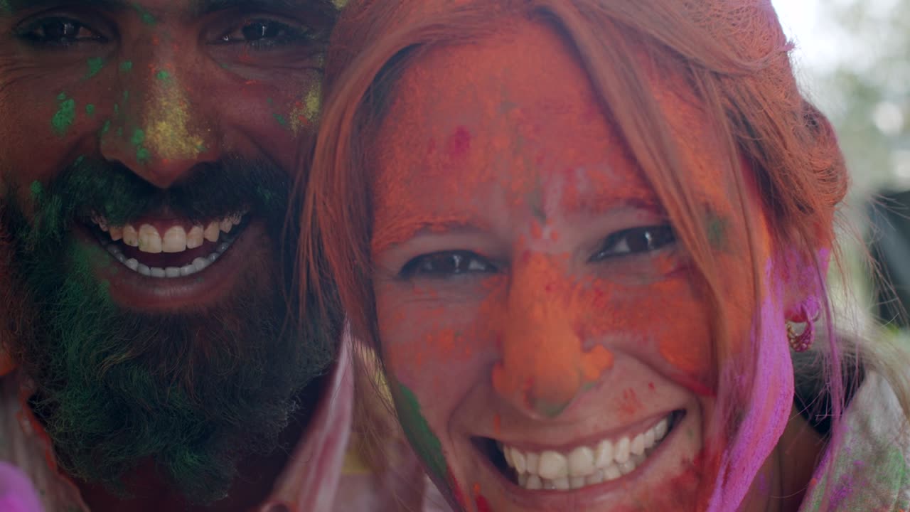 holi es un popular y antiguo festival hindú, originario de la india.