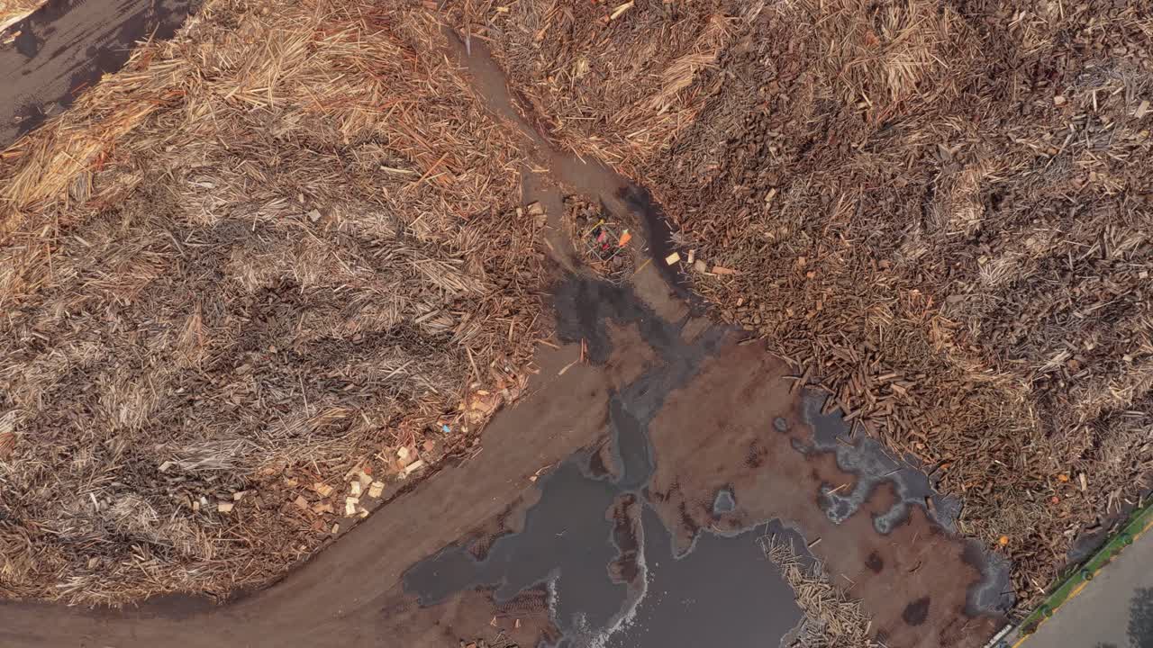 Vista aerea di una segheria che produce cippato a Probolinggo