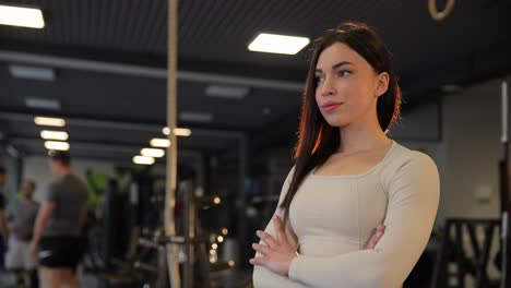 mujer en el gimnasio