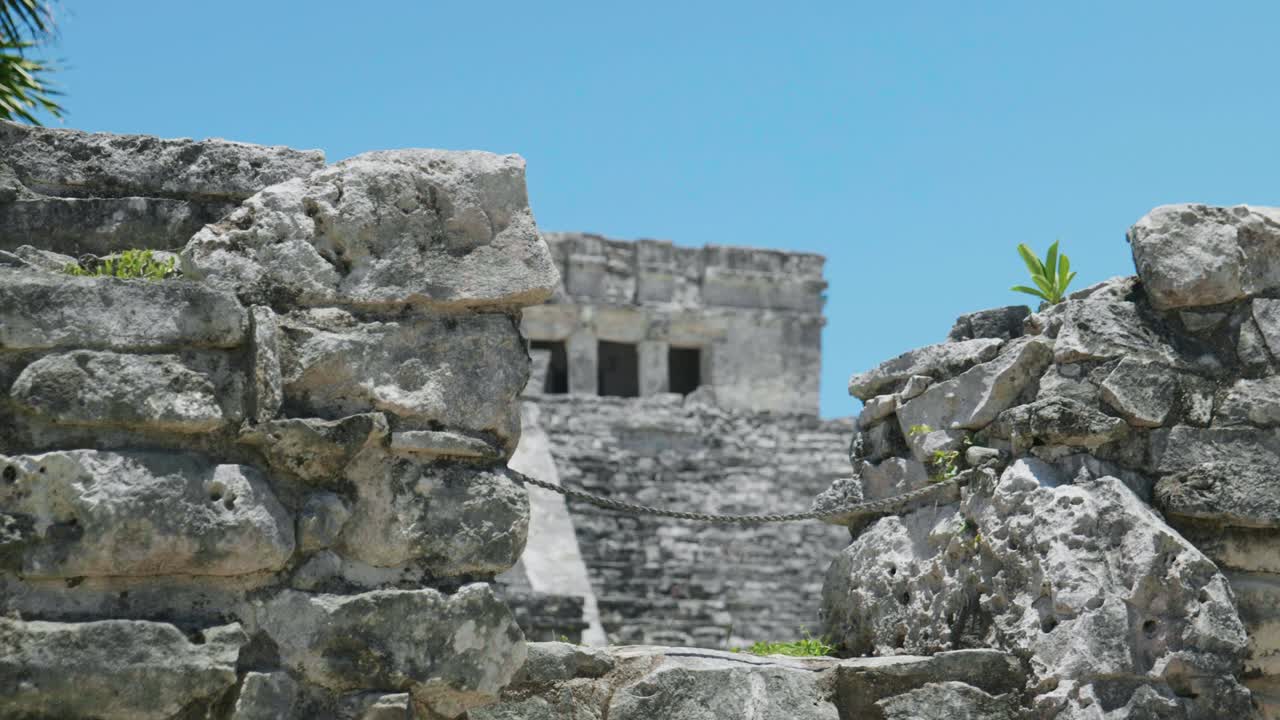 imágenes de la naturaleza del paisaje cinematográfico de 4k de las ruinas mayas de tulum en quintana roo, méxico en un día soleado