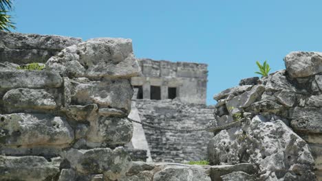 4K-Filmische-Landschaftsaufnahmen-Der-Maya-Ruinen-Von-Tulum-In-Quintana-Roo,-Mexiko-An-Einem-Sonnigen-Tag