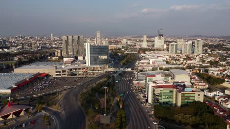 Luftaufnahme-über-Die-Atlixcayotl-Avenue