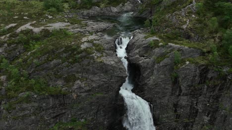 Manafossen---Waterfall---Norway---Norwegen-Wasserfall