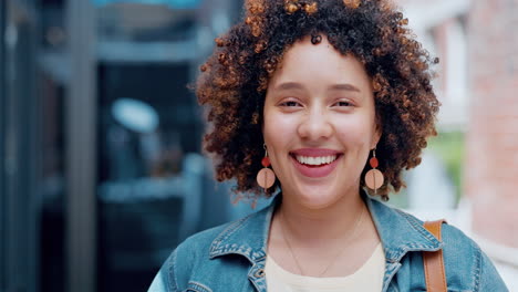 Frau,-Lachend-Oder-Gesicht-Mit-Afro-Frisur