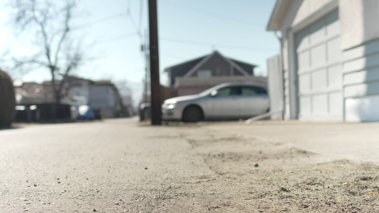 낮 시간에 조용한 동네 골목