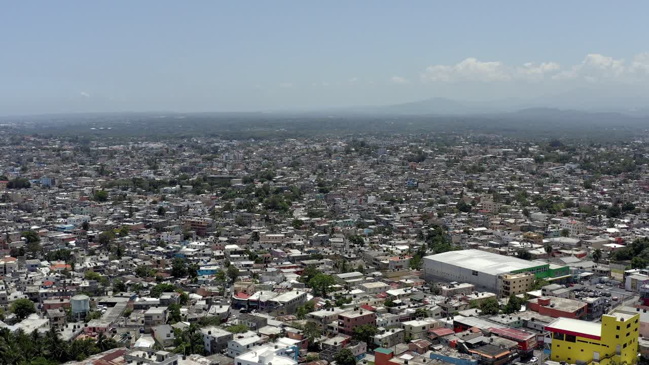 barrio de santo domingo, republica dominicana. aéreo hacia adelante