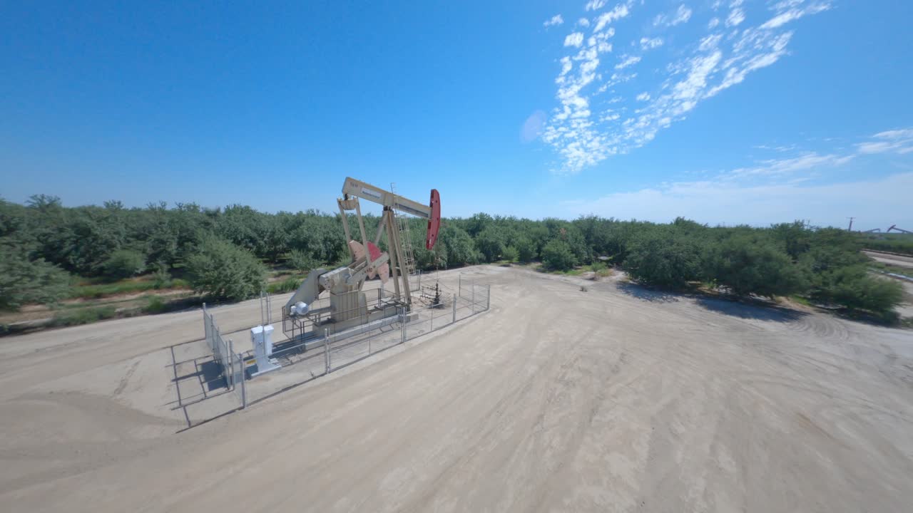 pozo de petróleo en el valle central de california