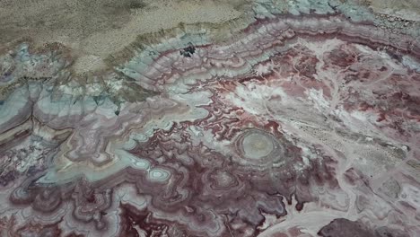 paisaje del planeta marte en la tierra, vista aérea sobre un extraño relieve rocoso en el desierto de utah, colinas de arenisca y cañón