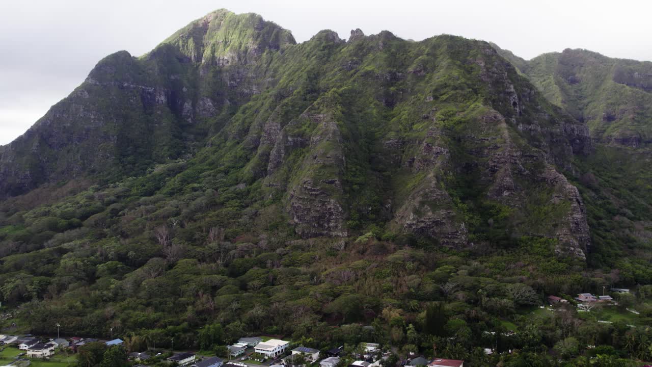 oahu hawaii verde montaña drone tiro panorámica