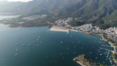 Vista-Aérea-De-La-Costa-De-Hong-Kong-Lung-Mei-Tsuen,-Incluida-Una-Extensión-De-Playa-Artificial