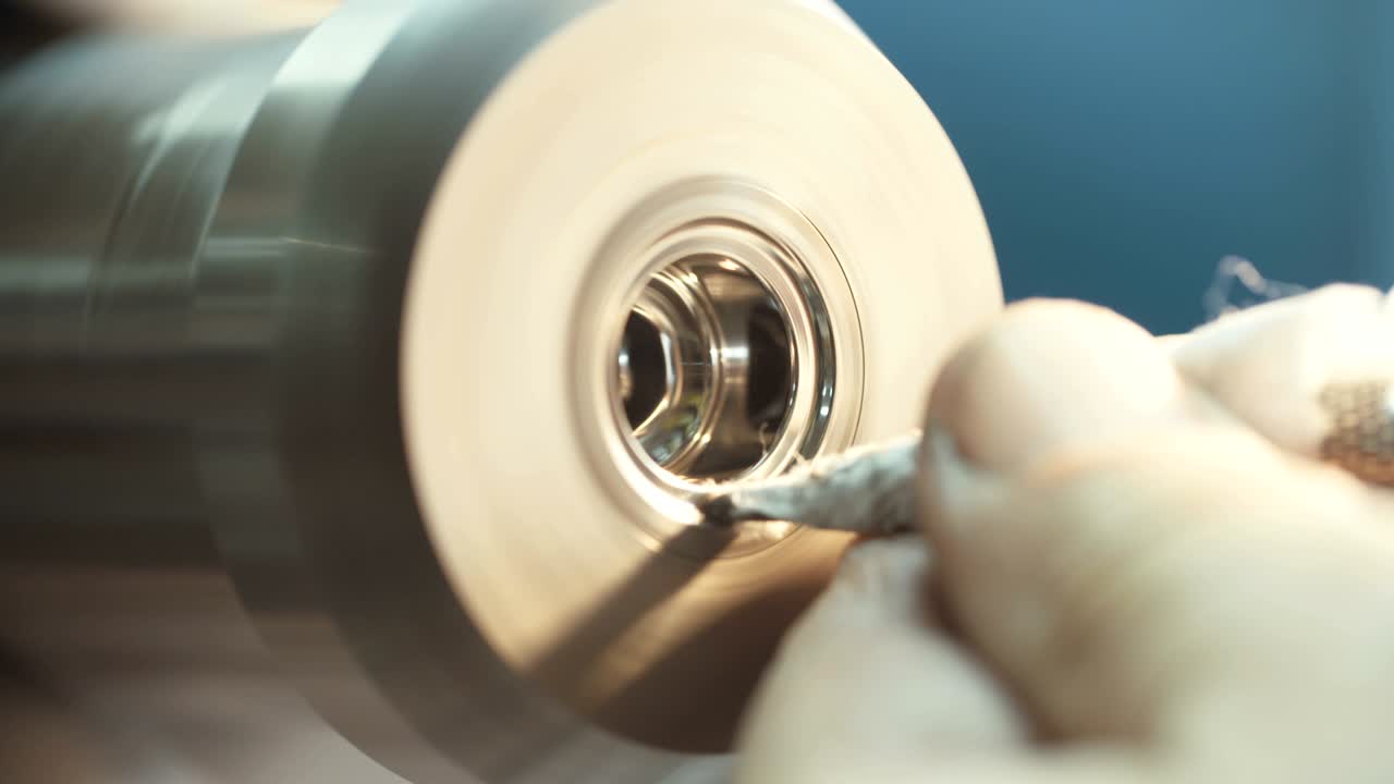 정밀 금속 부품을 만드는 데 쓰이는 도자기