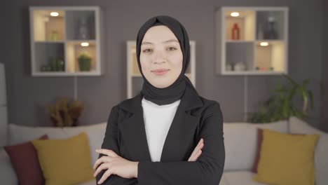 Muslim-hijab-business-woman-looking-at-camera.