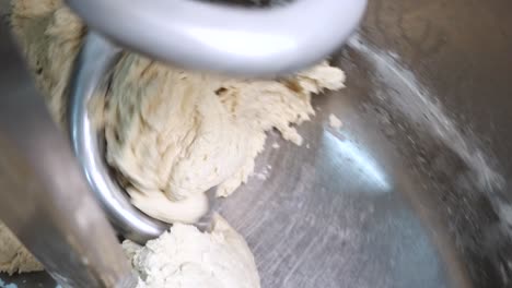 mezcla de la masa en mezclador industrial