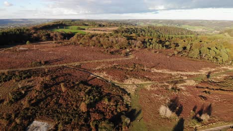 vista aérea de brezales y campo en fire beacon hill en devon