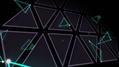 animación de triángulos que se mueven sobre fondo negro